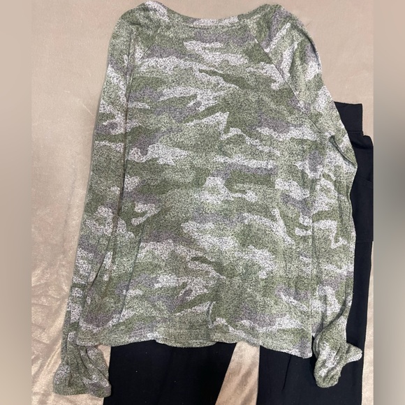 Cat & Jack Gray and Green Camo Kids Outfit - Picture 7 of 10